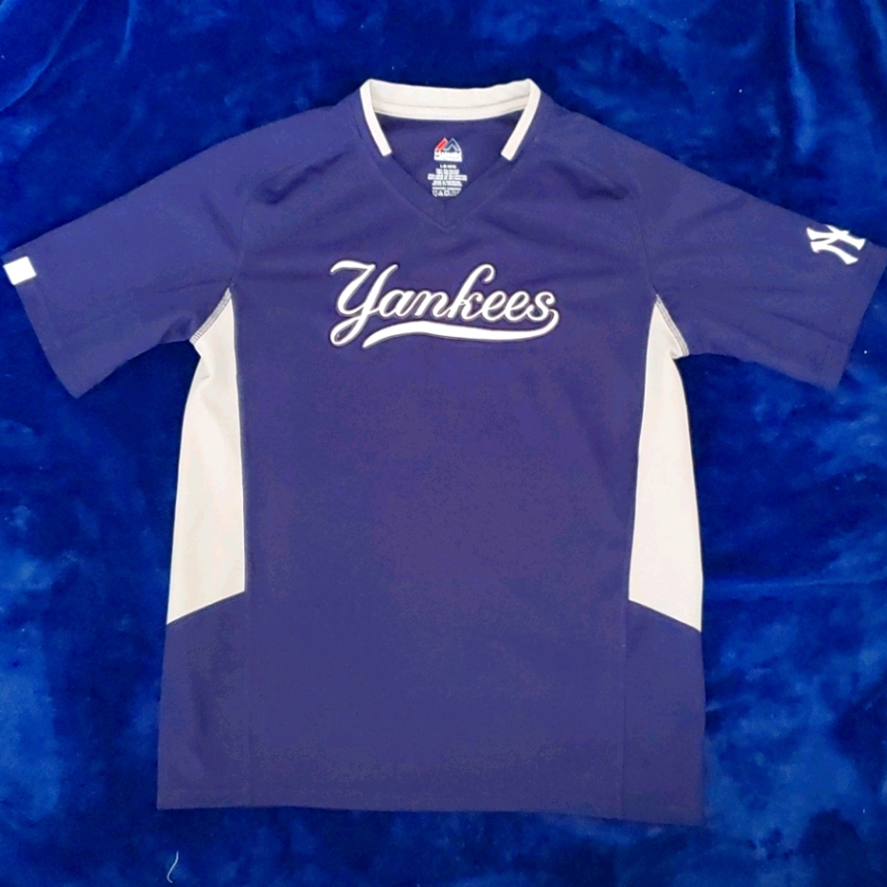 Kids Yankees shirt